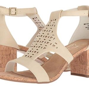 NWOT: Aerosoles Dotted Line Strap Sandal